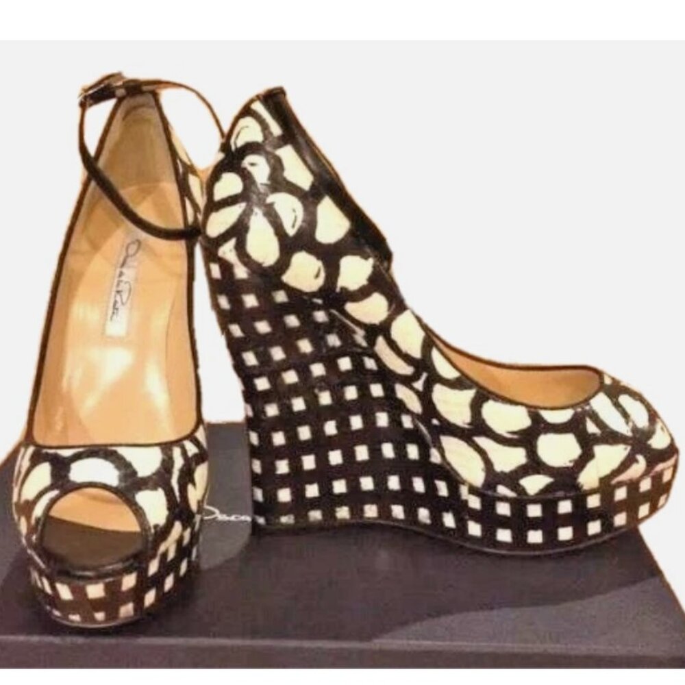 NEW Oscar De La Renta Snake Skin Black & White Wedges Size 38 7.5 Retail $1175